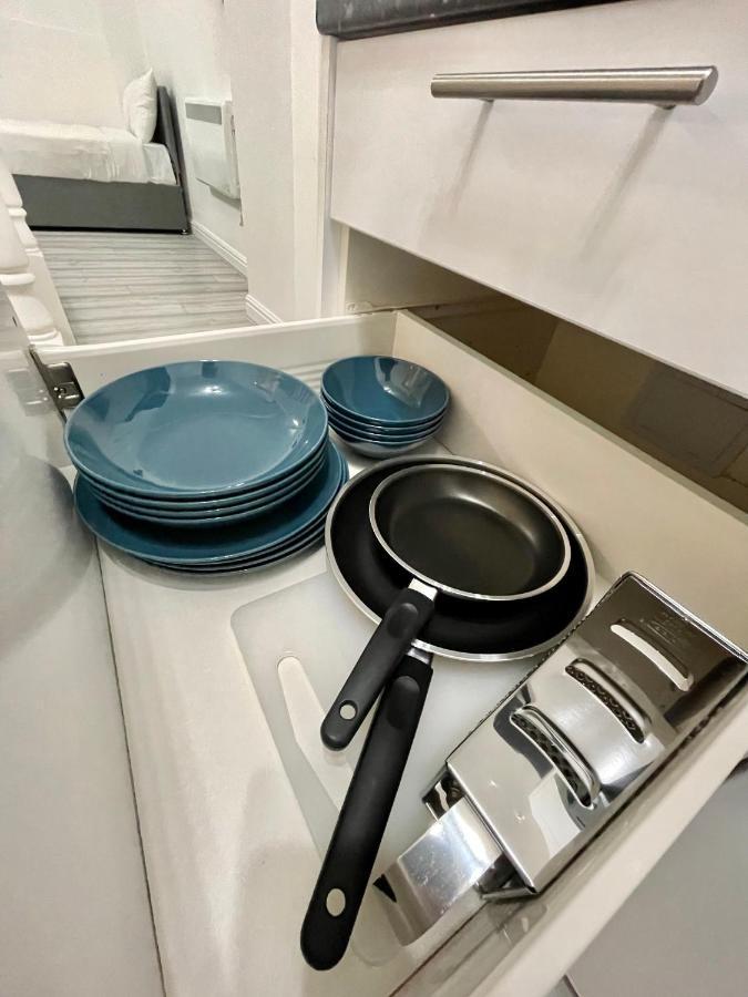 Comfortable - Cosy - Budget Studios In City Center London Eksteriør bilde